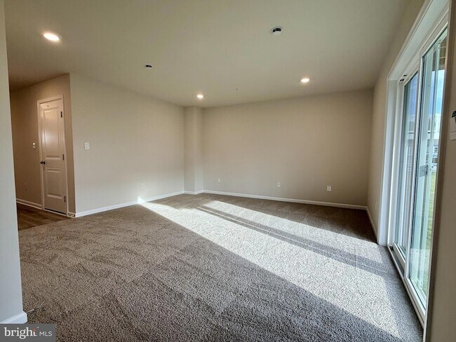 Building Photo - 209 Independence Ct