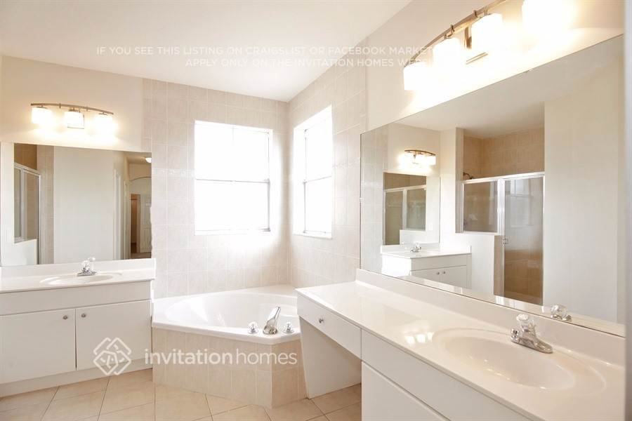 Building Photo - 12433 SW 122nd Ct