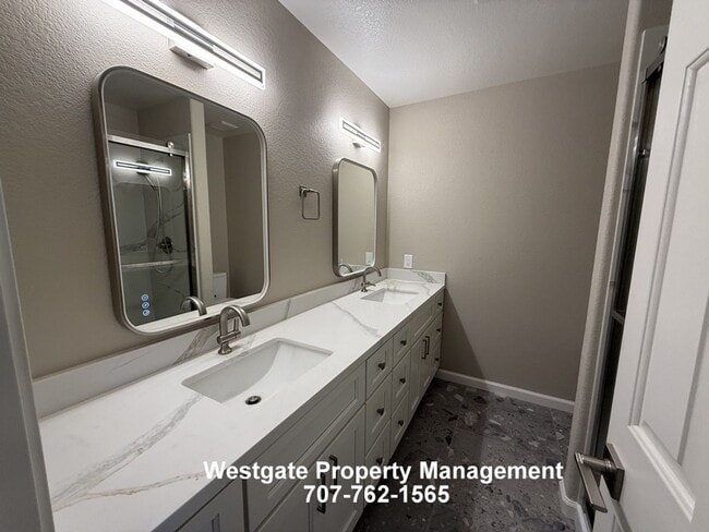 Building Photo - 813 Chardonnay Cir