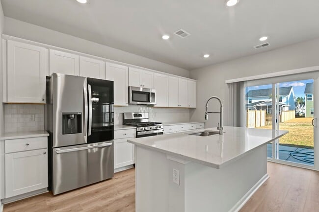 Building Photo - 3 Bedroom, 2.5 Bathroom Home in Summers Corner - Summerville