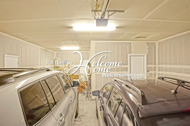 Building Photo - 10445 Mott Dr