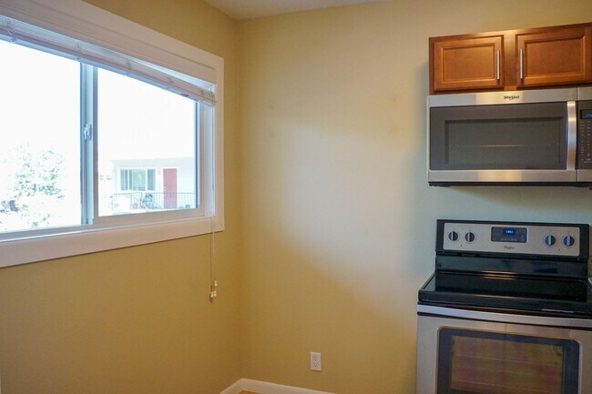 Building Photo - 1-Bed w/Beautiful Kitchen & Off-Street Par...