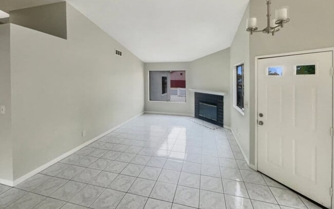 Building Photo - 376 Win Ct