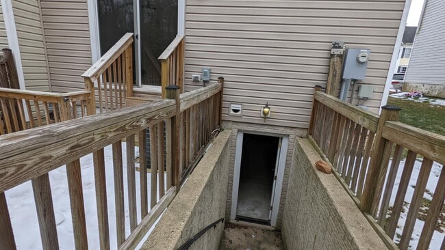 Building Photo - 829 Gallows Ct
