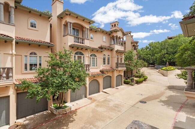 Building Photo - 1529 Barton Springs Rd