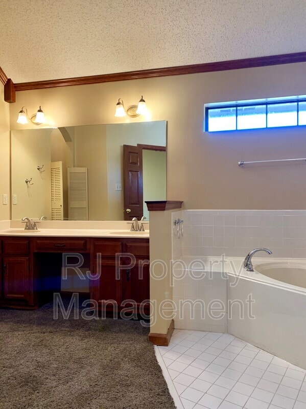 Building Photo - 6678 Spencer Forest Cove W