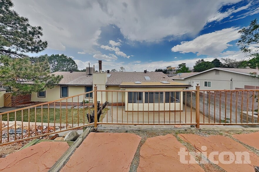 Building Photo - 1416 Nemesia Pl NE