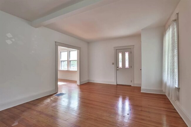 Building Photo - 476 Compton Rd