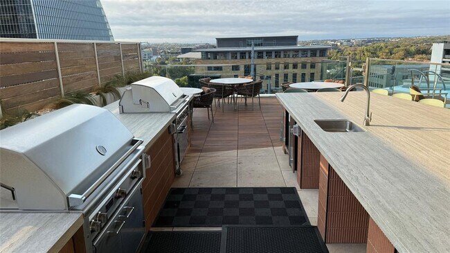 Building Photo - 301 West Ave