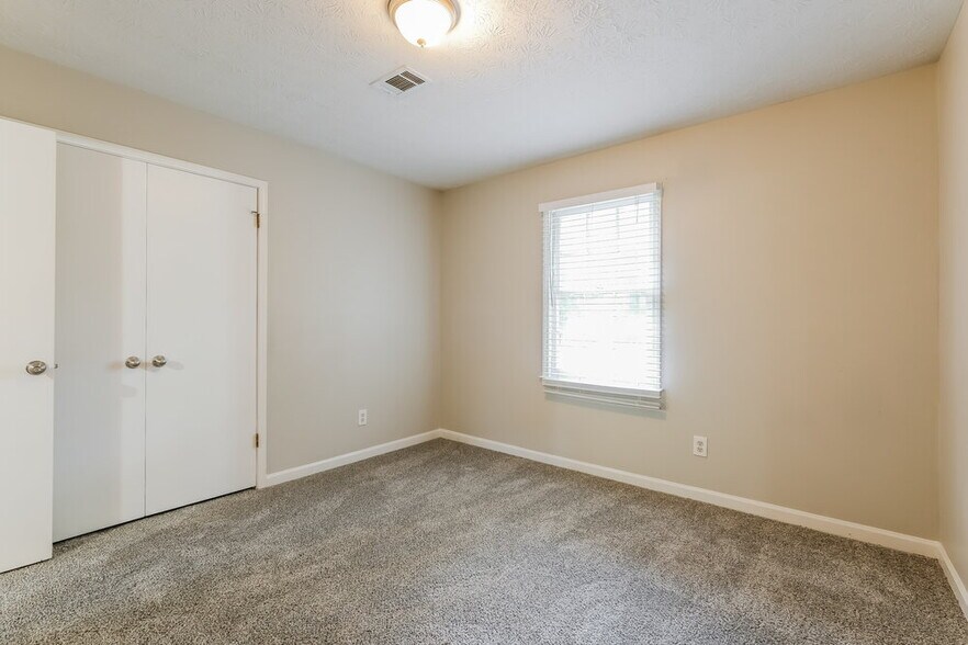 Building Photo - 3568 Fernbrook Dr