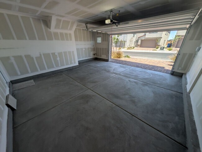 Building Photo - 3339 Rocky Waters Ave