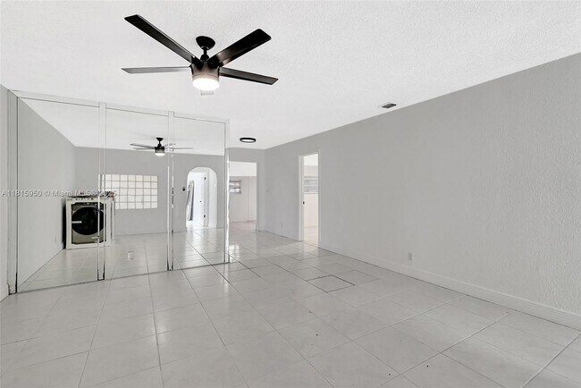 Building Photo - 6661 Meade St