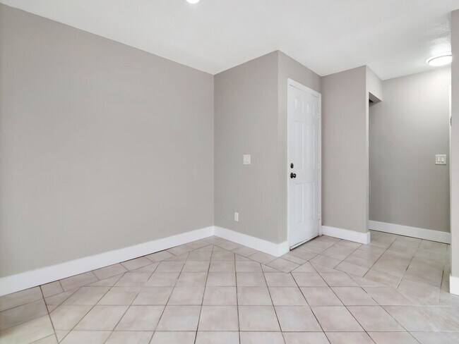 Building Photo - Ground Floor 2 Bedroom 2 Bath - Gated Comm...