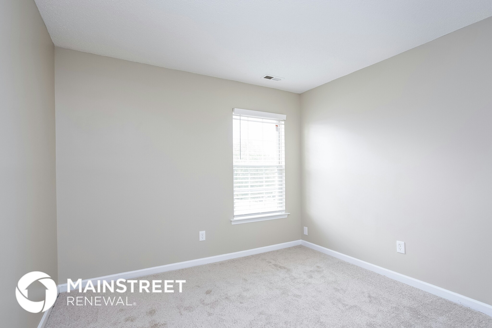 Building Photo - 2 Diamond Ct