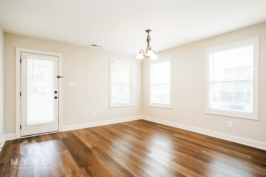 Building Photo - 991 Airedale Trail