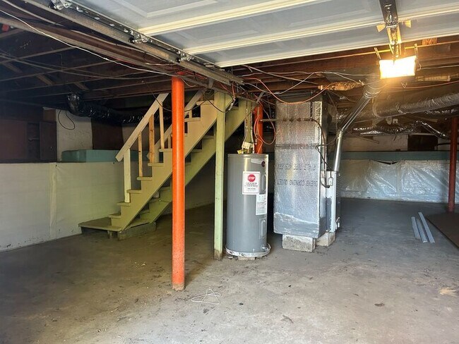 Building Photo - 1136 Broad St