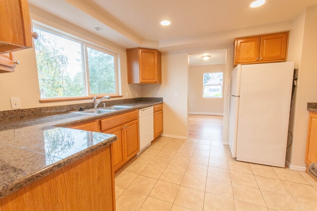 Building Photo - Charming 2-Bedroom, 2-Bathroom House on South Garden Street, Seattle
