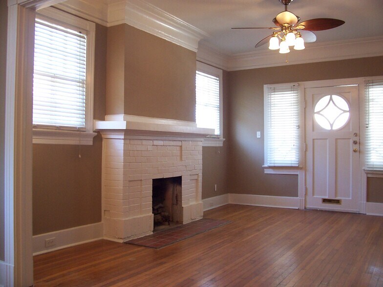 Living Room - 4300 S Johnson St
