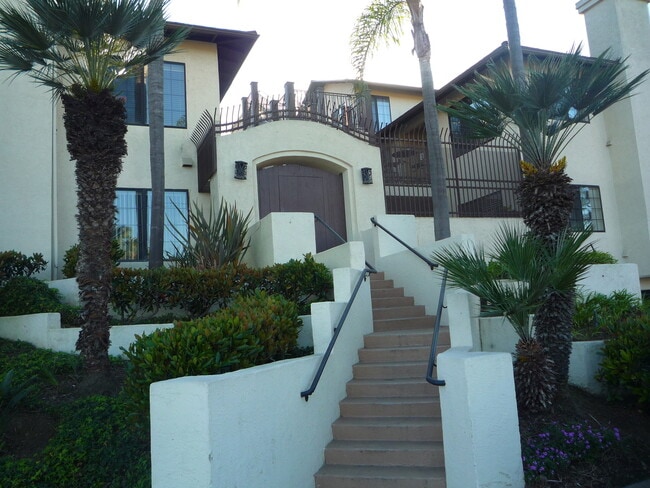 Building Photo - 2828 Famosa Blvd