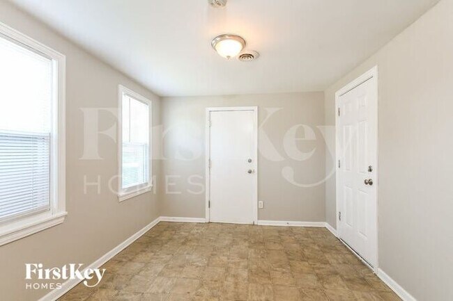 Building Photo - 9358 S Richmond Ave