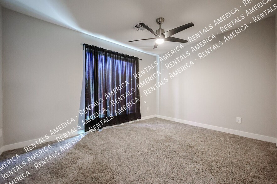 Building Photo - 2902 W Straford Dr