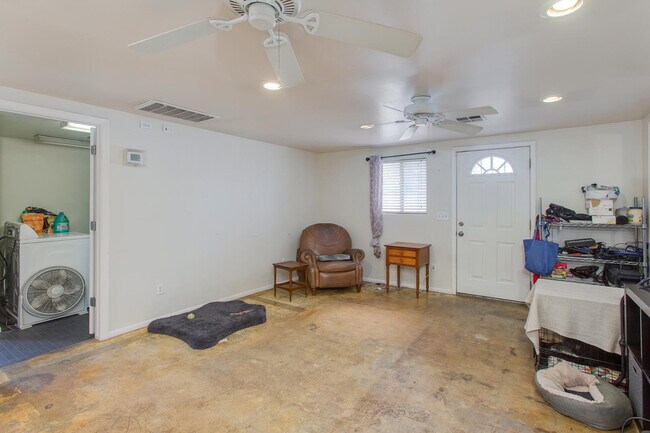 Building Photo - 510 E Belmont Ave