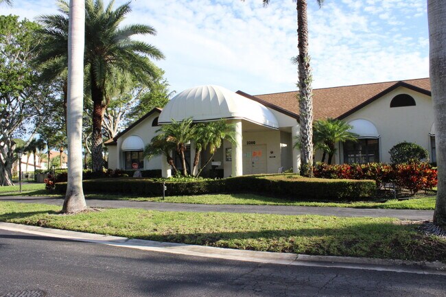 Building Photo - 3345 Lucerne Park Dr