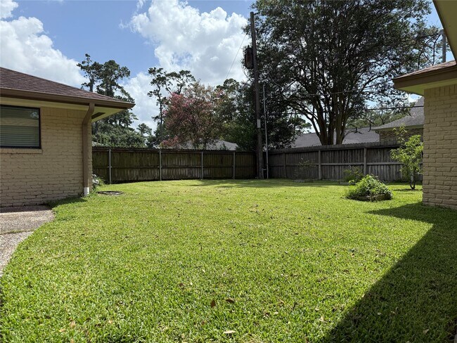 Building Photo - 5007 Shady Nook Ct