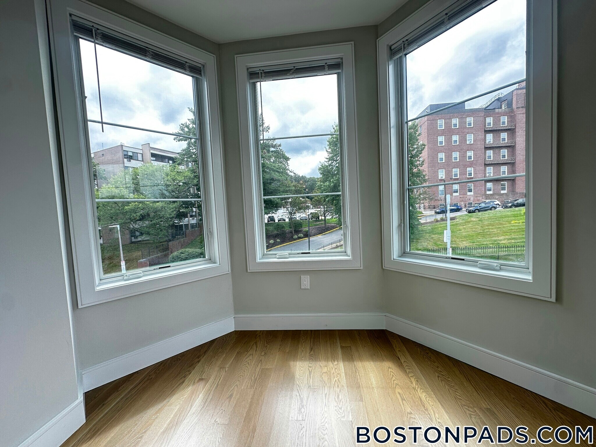 Building Photo - 104-106 Warren St.