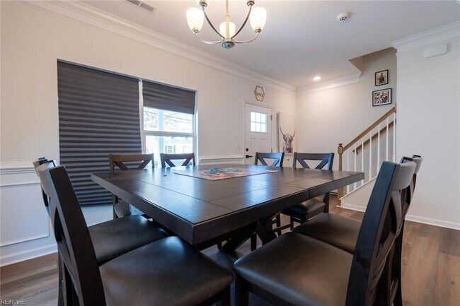 Building Photo - 1536 Beekman St