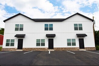 Building Photo - 2 bed 1.5 bath West Fork Townhouse