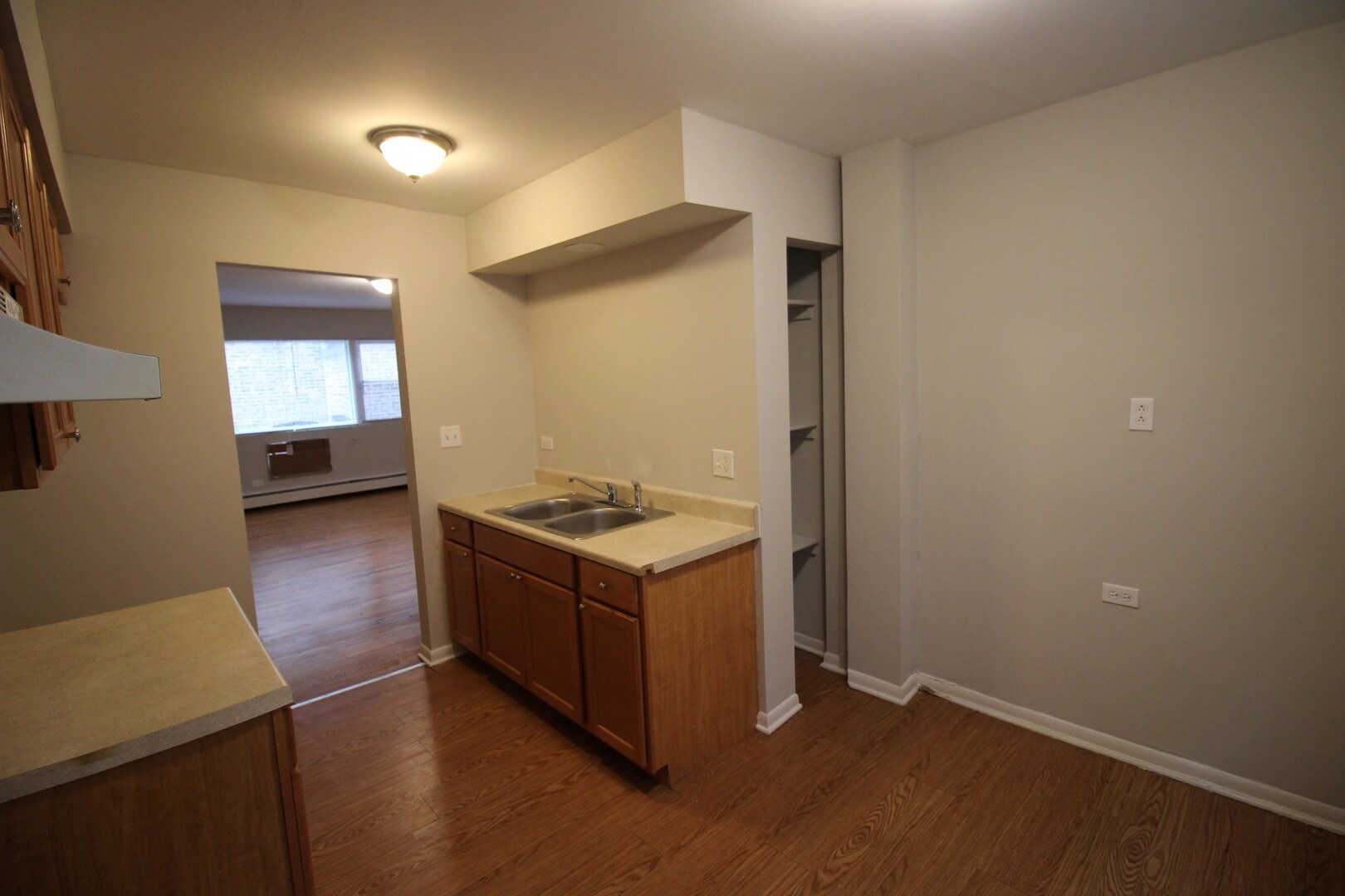 Building Photo - 1642 W Morse Ave