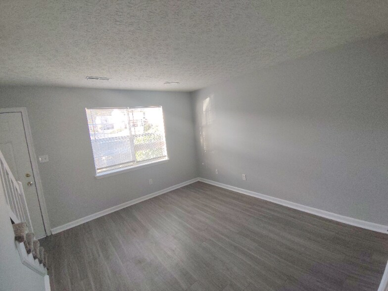 Building Photo - 4 Ferguson Dr