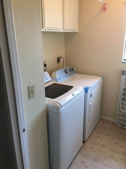 Building Photo - 205 Violet Ave