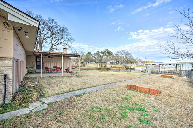 Building Photo - 928 Welch Ln