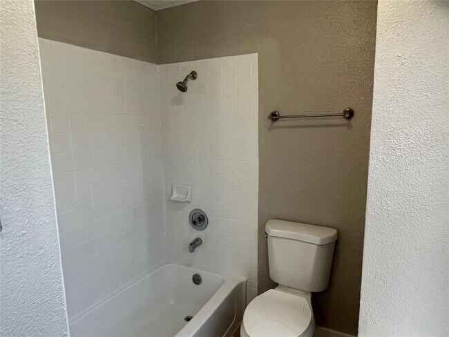 Building Photo - 5909 Avery Island Ave