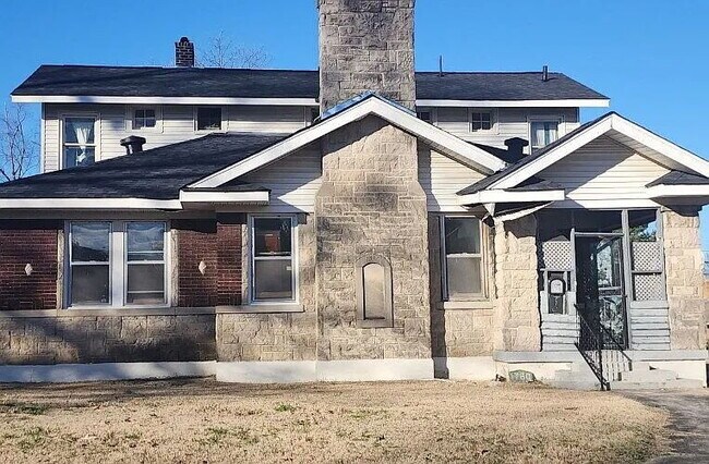 Building Photo - 1760 Foster Ave