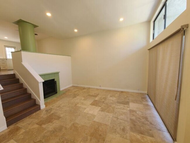 Building Photo - Spacious and remodeled 2 Bed 2.5 baths in ...