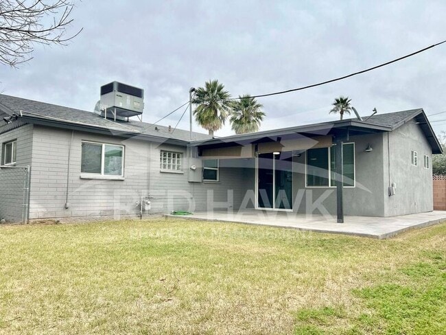 Building Photo - 909 W 17th Pl