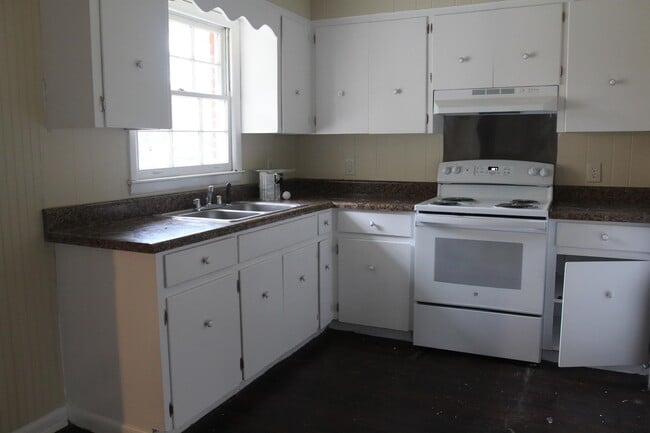 Building Photo - 135 Miller St NW