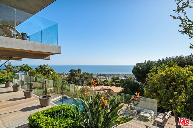 Building Photo - 23812 Malibu Crest Dr