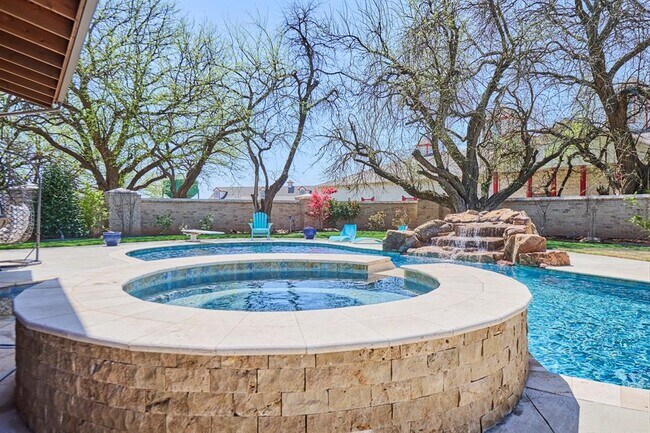 Building Photo - 13300 SW 38th St