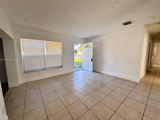 Building Photo - 4851 SW 44th Ave