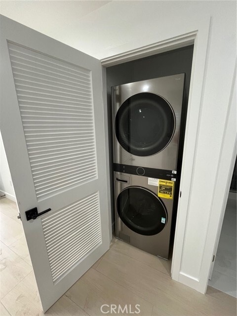 Building Photo - 8682 Oasis Ave