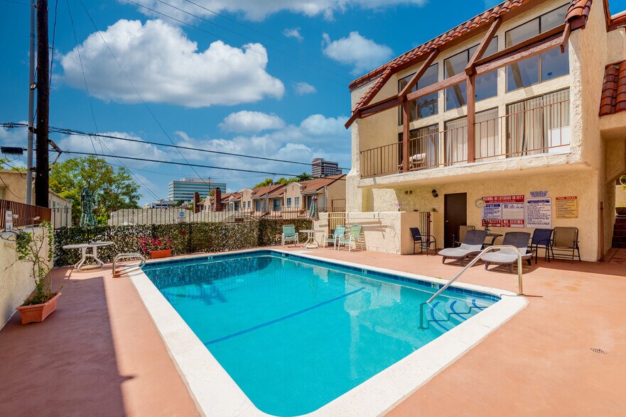 Building Photo - 323 N Jackson St