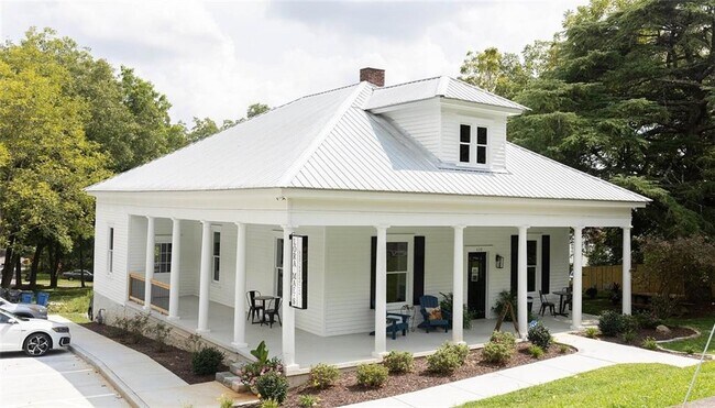 Building Photo - 644 Groover St