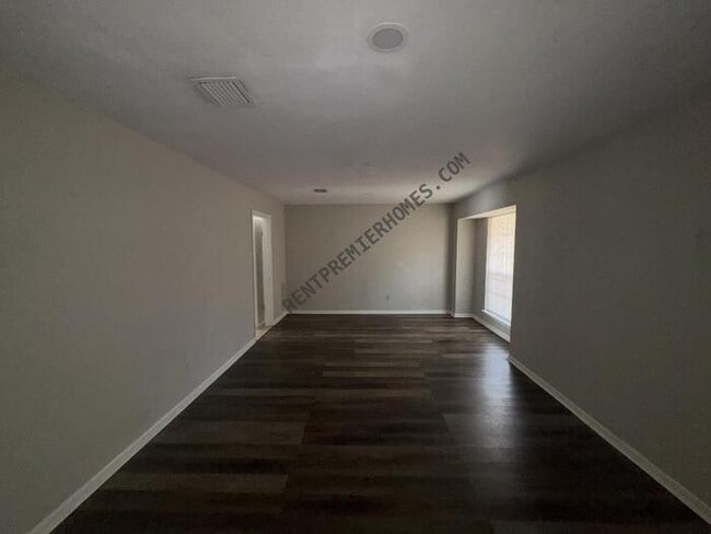 Building Photo - 403 Mistywood Dr