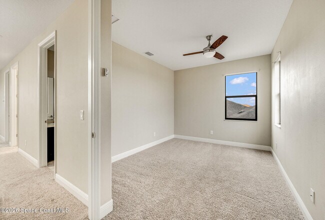 Building Photo - 7782 Paragrass Ave