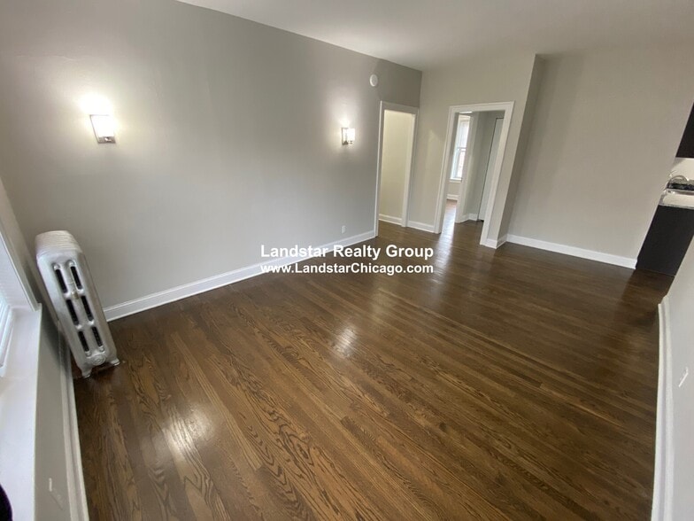 Building Photo - 736 Reba Pl