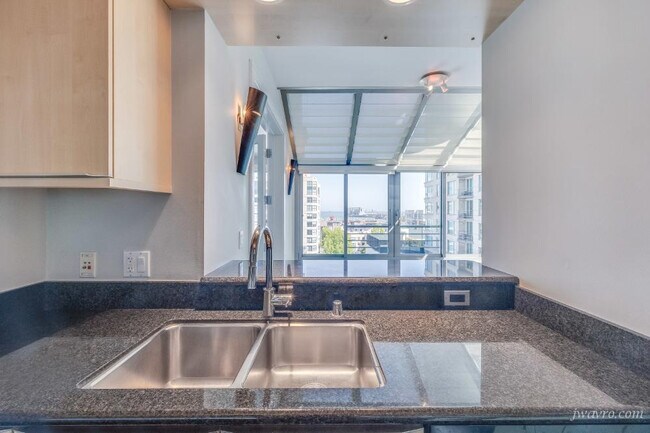 Building Photo - 219 Brannan St